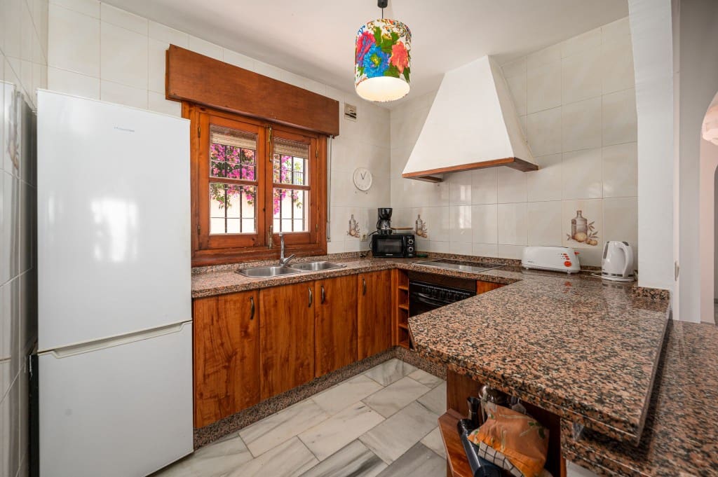 2 bedroom Villa for sale in Nerja with pool garage - € 650,000 (Ref: 9114003)