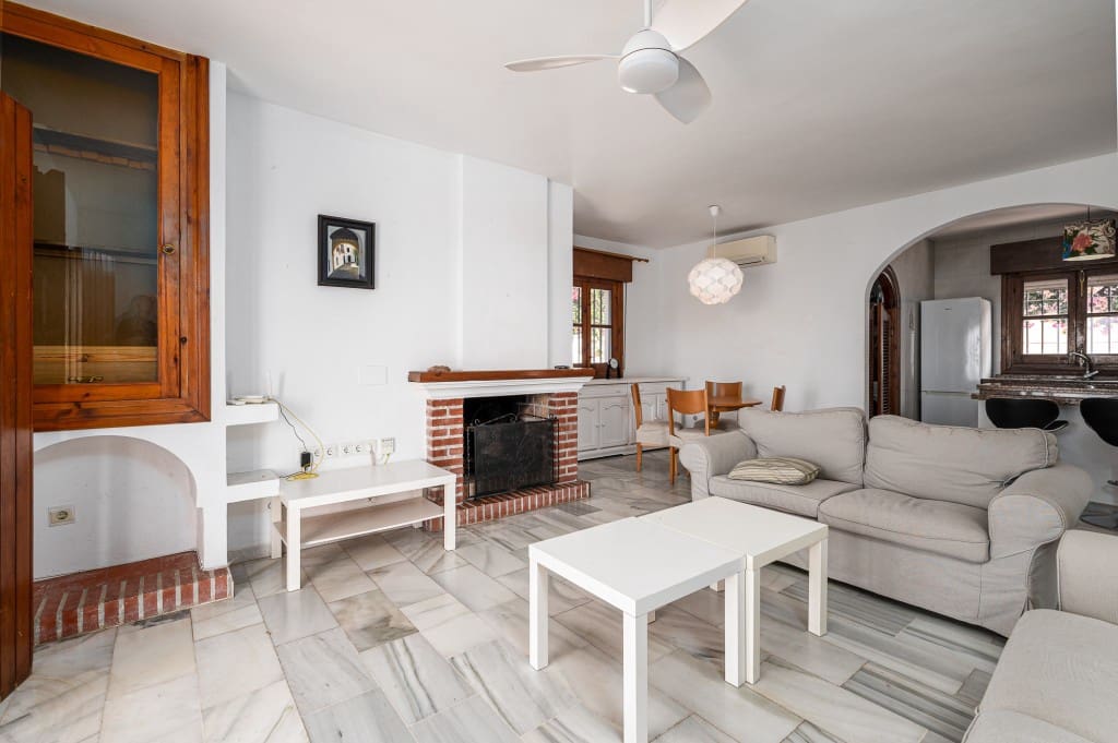 2 bedroom Villa for sale in Nerja with pool garage - € 650,000 (Ref: 9114003)