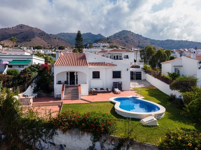 2 soveværelse Villa til salg i Nerja med swimmingpool garage - € 650.000 (Ref: 9114003)