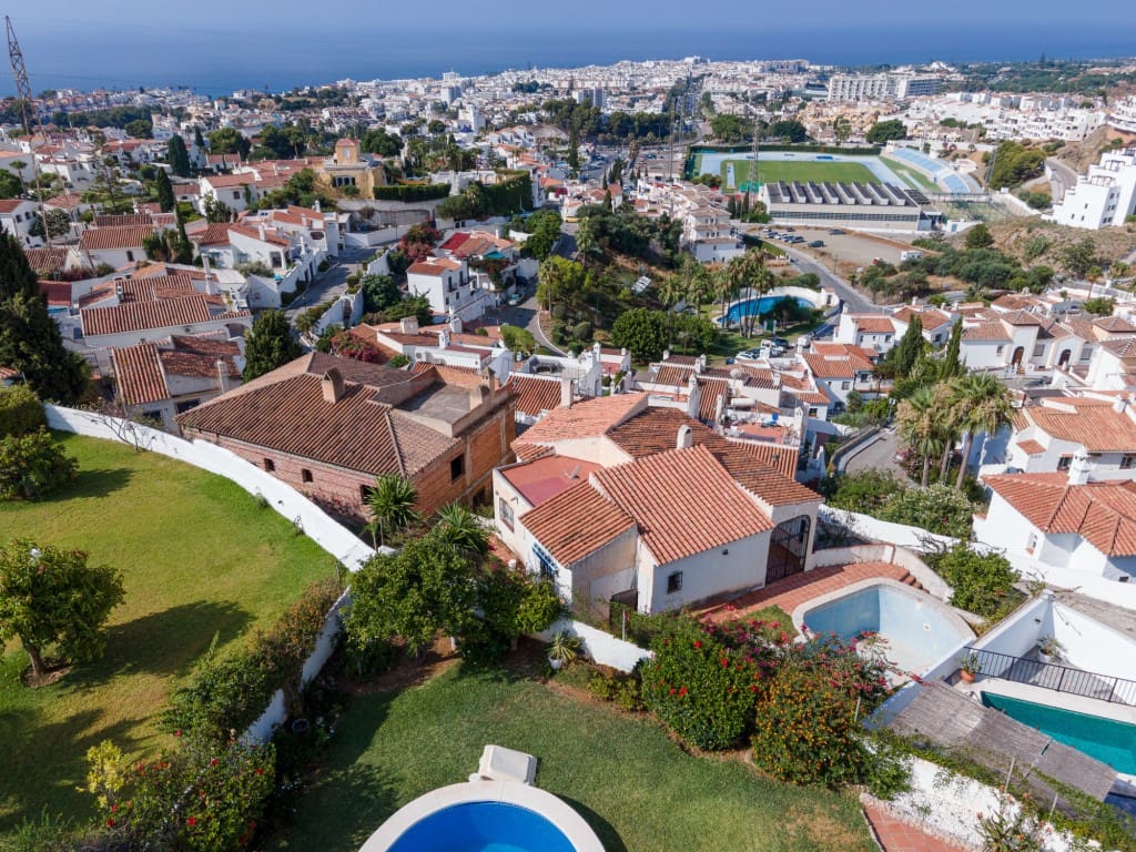 2 bedroom Villa for sale in Nerja with pool garage - € 650,000 (Ref: 9114003)