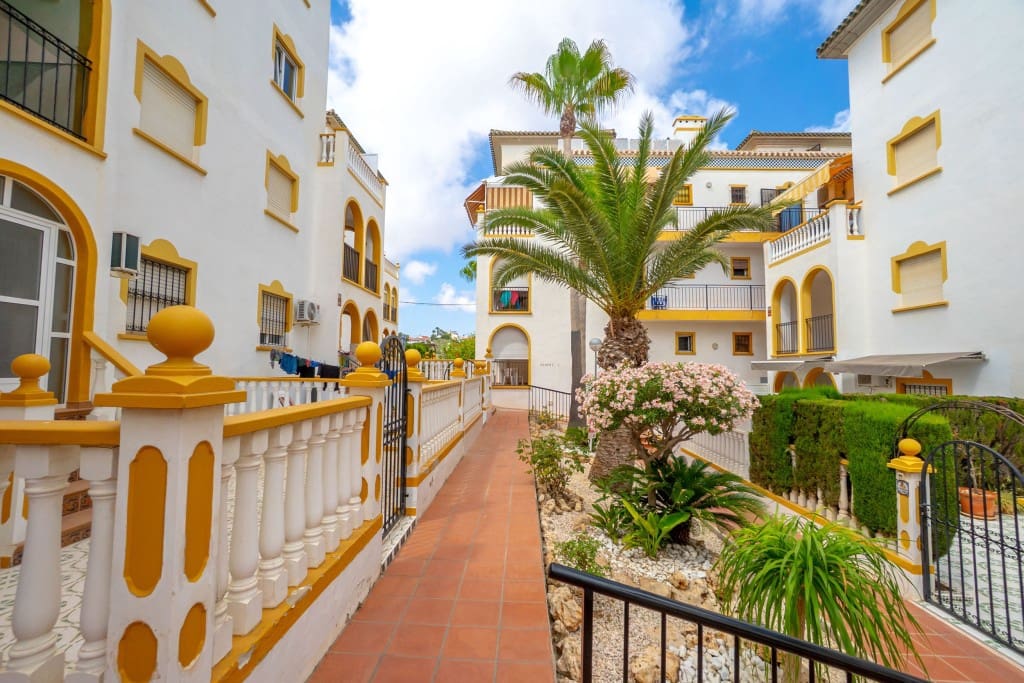 3 bedroom Apartment for sale in La Mata with pool - € 265,000 (Ref: 9129590)