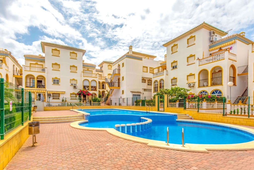 3 bedroom Apartment for sale in La Mata with pool - € 265,000 (Ref: 9129590)