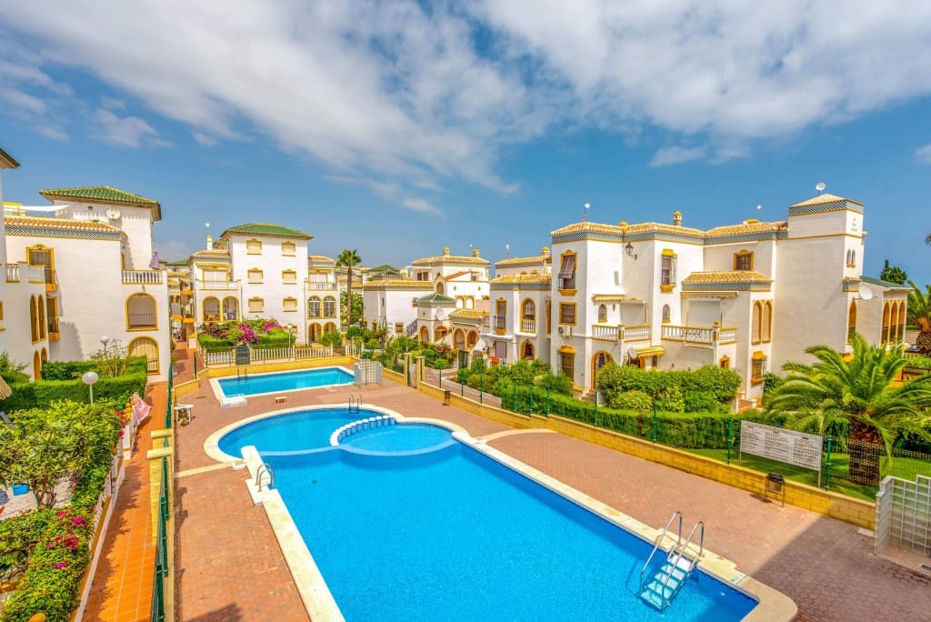 3 bedroom Apartment for sale in La Mata with pool - € 265,000 (Ref: 9129590)
