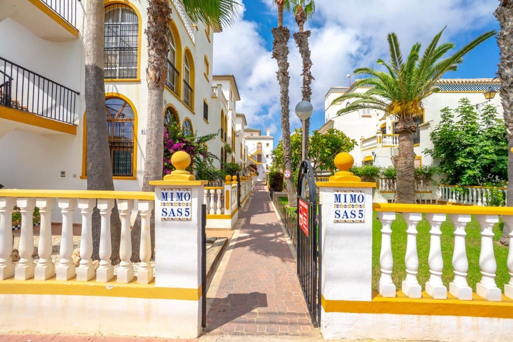 3 bedroom Apartment for sale in La Mata with pool - € 265,000 (Ref: 9129590)