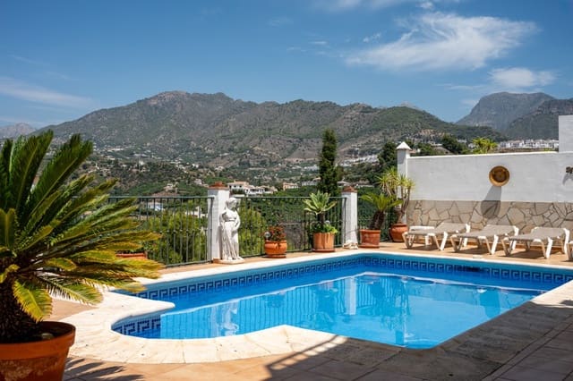 4 slaapkamer Villa te koop in Nerja met zwembad - € 549.000 (Ref: 9134271)