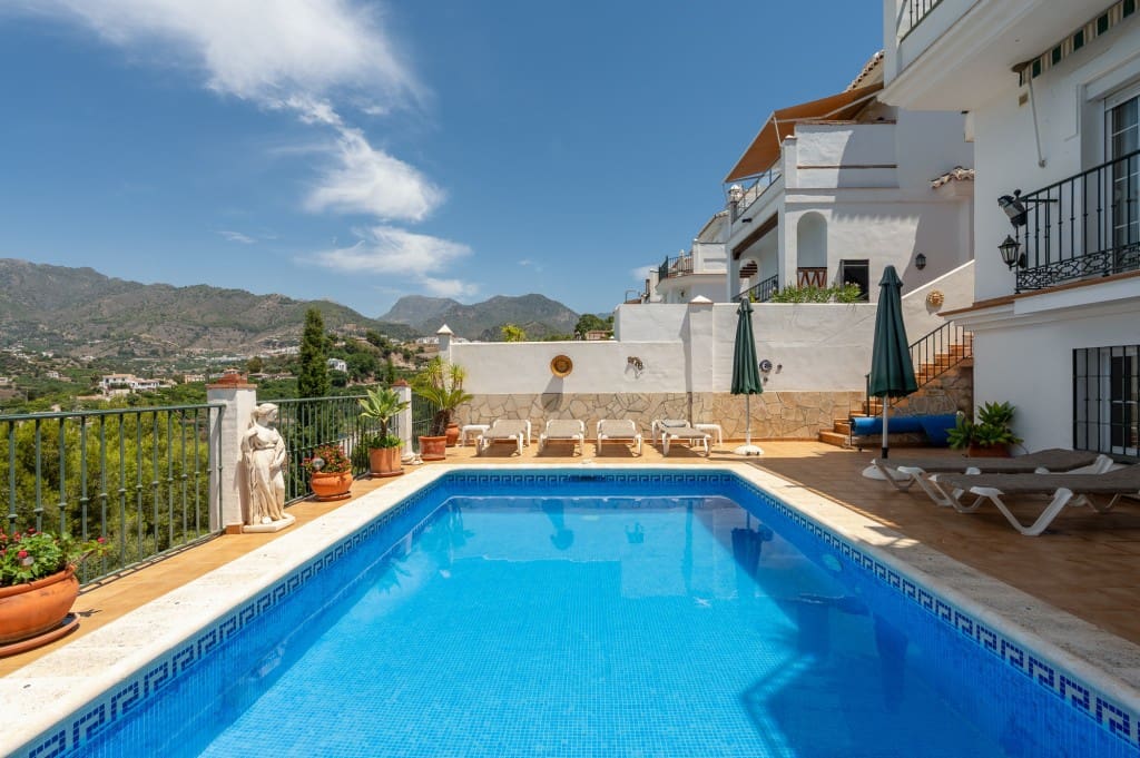 4 slaapkamer Villa te koop in Nerja met zwembad - € 549.000 (Ref: 9134271)