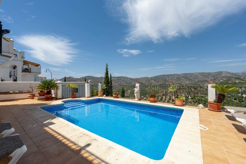 4 slaapkamer Villa te koop in Nerja met zwembad - € 549.000 (Ref: 9134271)