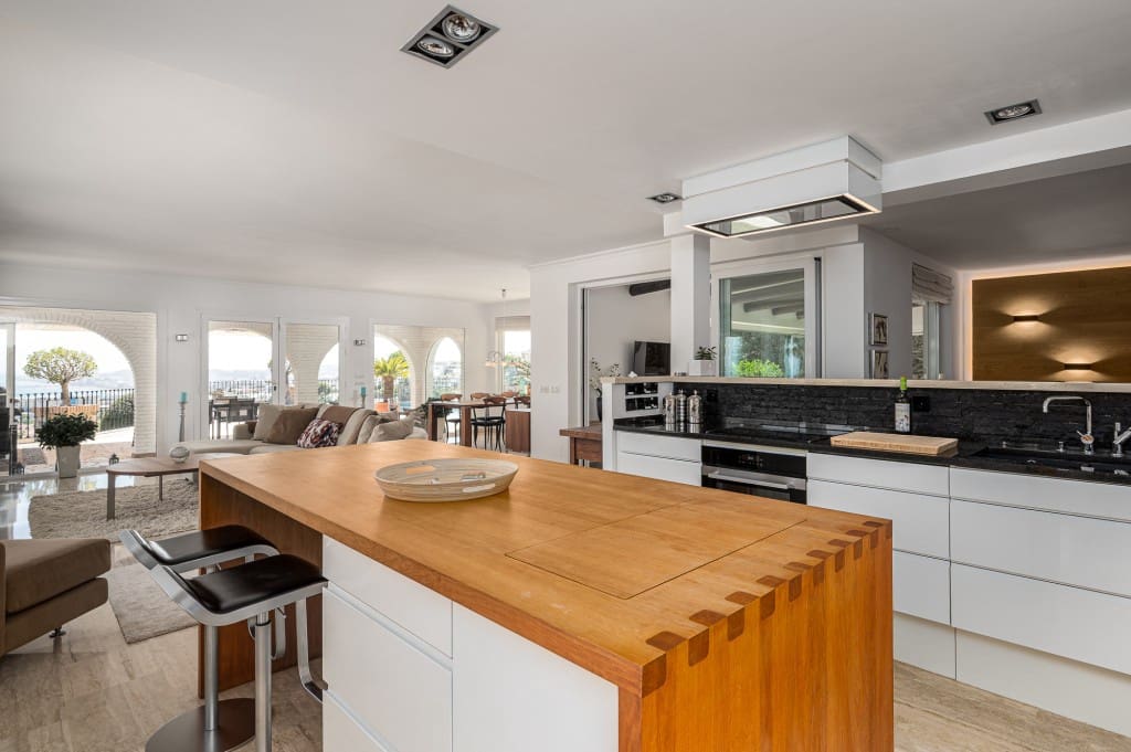 4 soveværelse Villa til salg i La Capellania med swimmingpool - € 2.695.000 (Ref: 9145345)