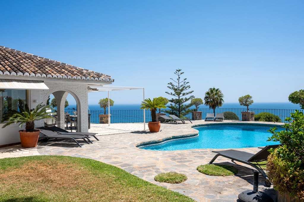 4 soveværelse Villa til salg i La Capellania med swimmingpool - € 2.695.000 (Ref: 9145345)