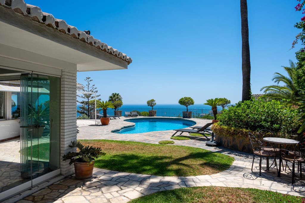 4 soveværelse Villa til salg i La Capellania med swimmingpool - € 2.695.000 (Ref: 9145345)