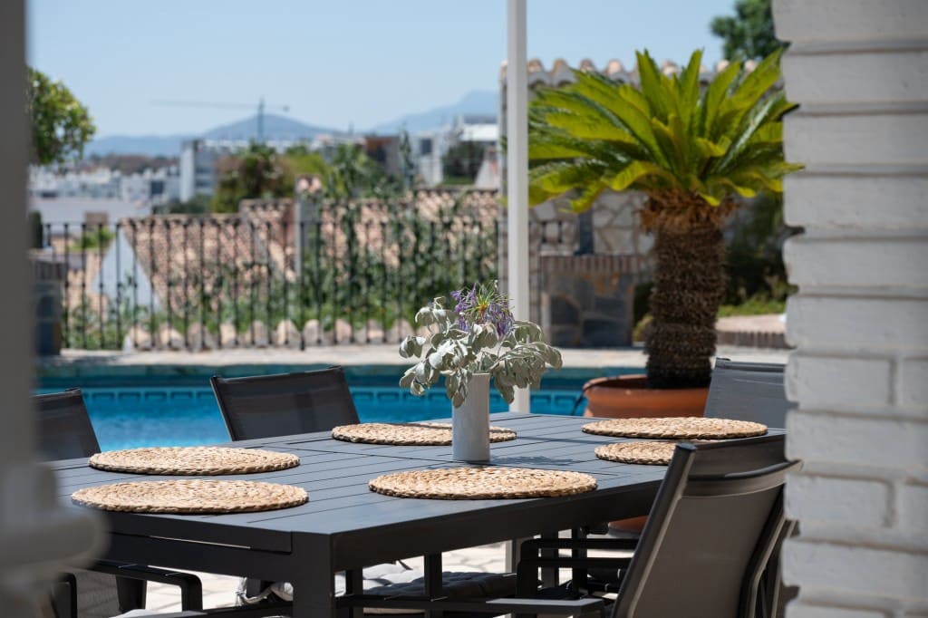 4 soveværelse Villa til salg i La Capellania med swimmingpool - € 2.695.000 (Ref: 9145345)