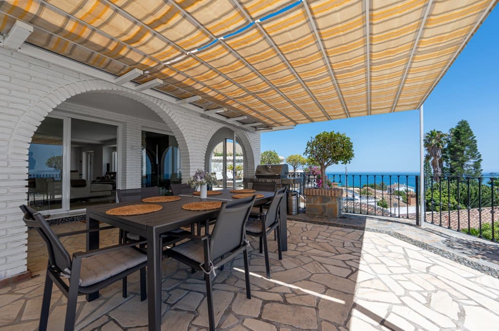 4 soveværelse Villa til salg i La Capellania med swimmingpool - € 2.695.000 (Ref: 9145345)