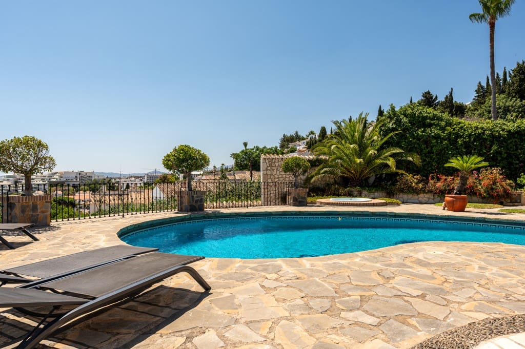 4 soveværelse Villa til salg i La Capellania med swimmingpool - € 2.695.000 (Ref: 9145345)