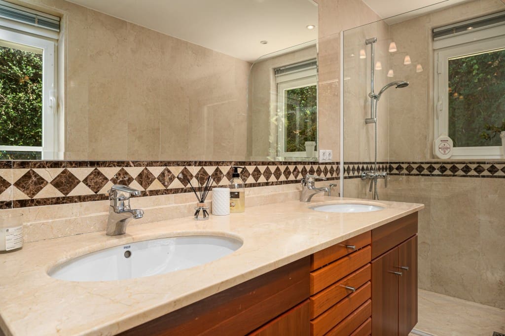 4 soveværelse Villa til salg i La Capellania med swimmingpool - € 2.695.000 (Ref: 9145345)