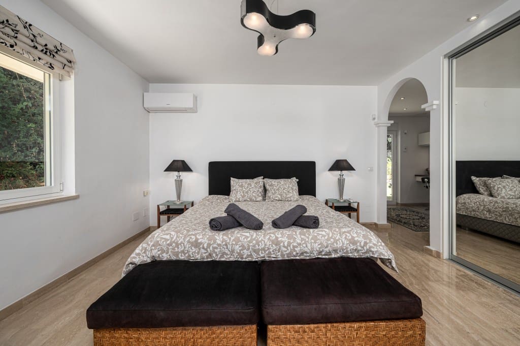 4 soveværelse Villa til salg i La Capellania med swimmingpool - € 2.695.000 (Ref: 9145345)