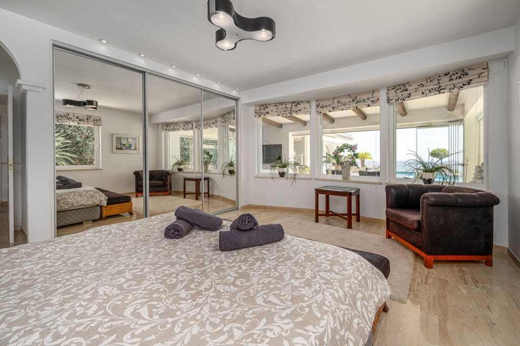 4 soveværelse Villa til salg i La Capellania med swimmingpool - € 2.695.000 (Ref: 9145345)