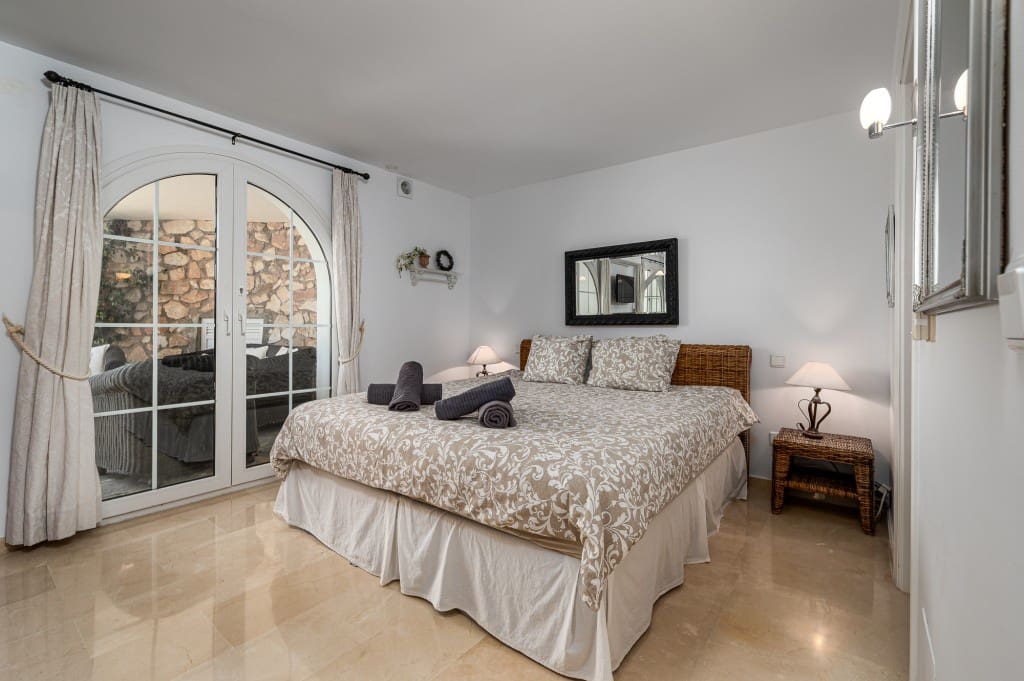 4 soveværelse Villa til salg i La Capellania med swimmingpool - € 2.695.000 (Ref: 9145345)