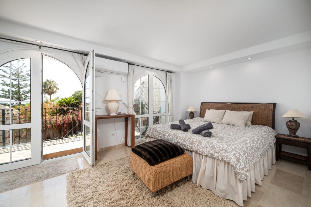 4 soveværelse Villa til salg i La Capellania med swimmingpool - € 2.695.000 (Ref: 9145345)