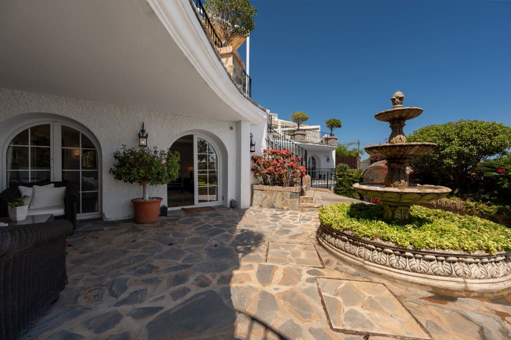 4 soveværelse Villa til salg i La Capellania med swimmingpool - € 2.695.000 (Ref: 9145345)