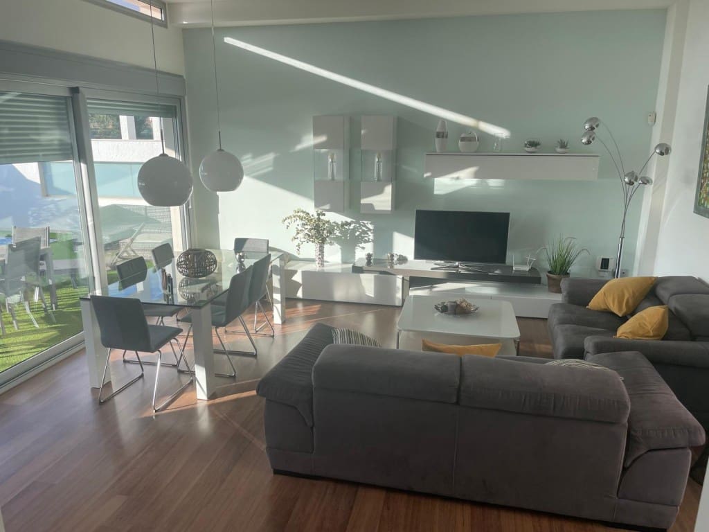 3 soveværelse Villa til salg i Mil Palmeras med swimmingpool - € 565.000 (Ref: 9151812)