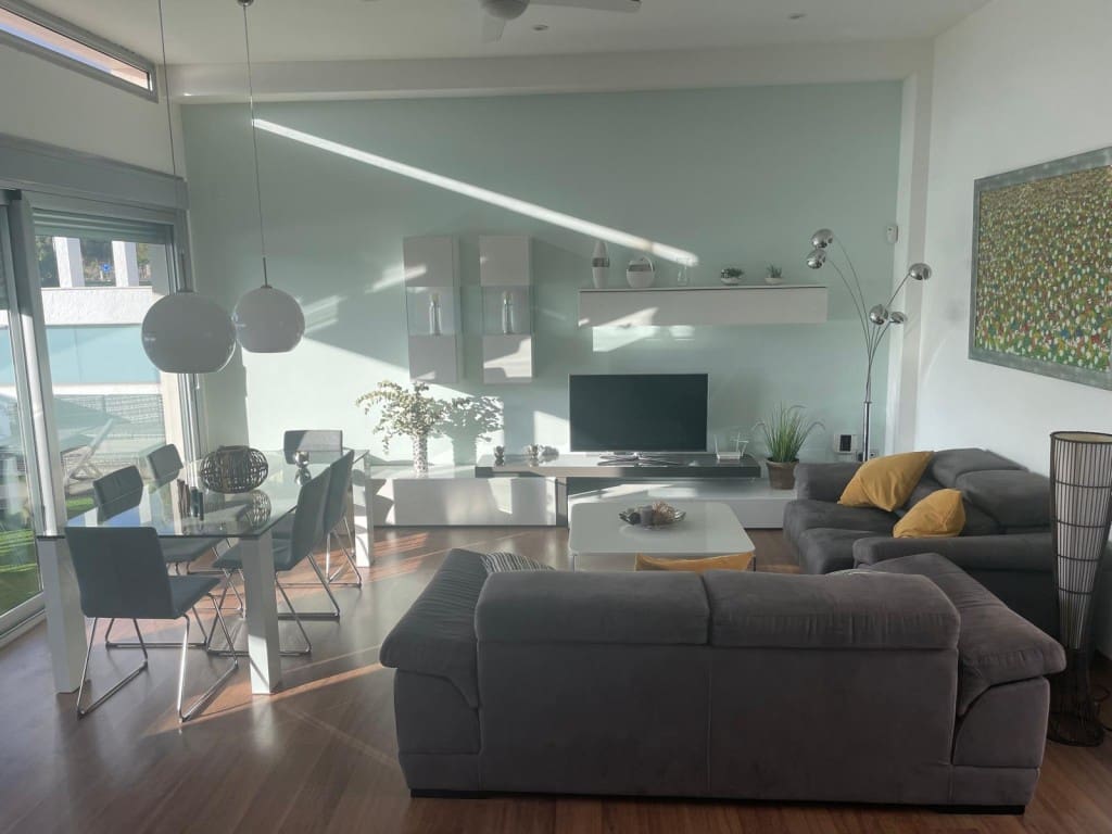 3 soveværelse Villa til salg i Mil Palmeras med swimmingpool - € 565.000 (Ref: 9151812)