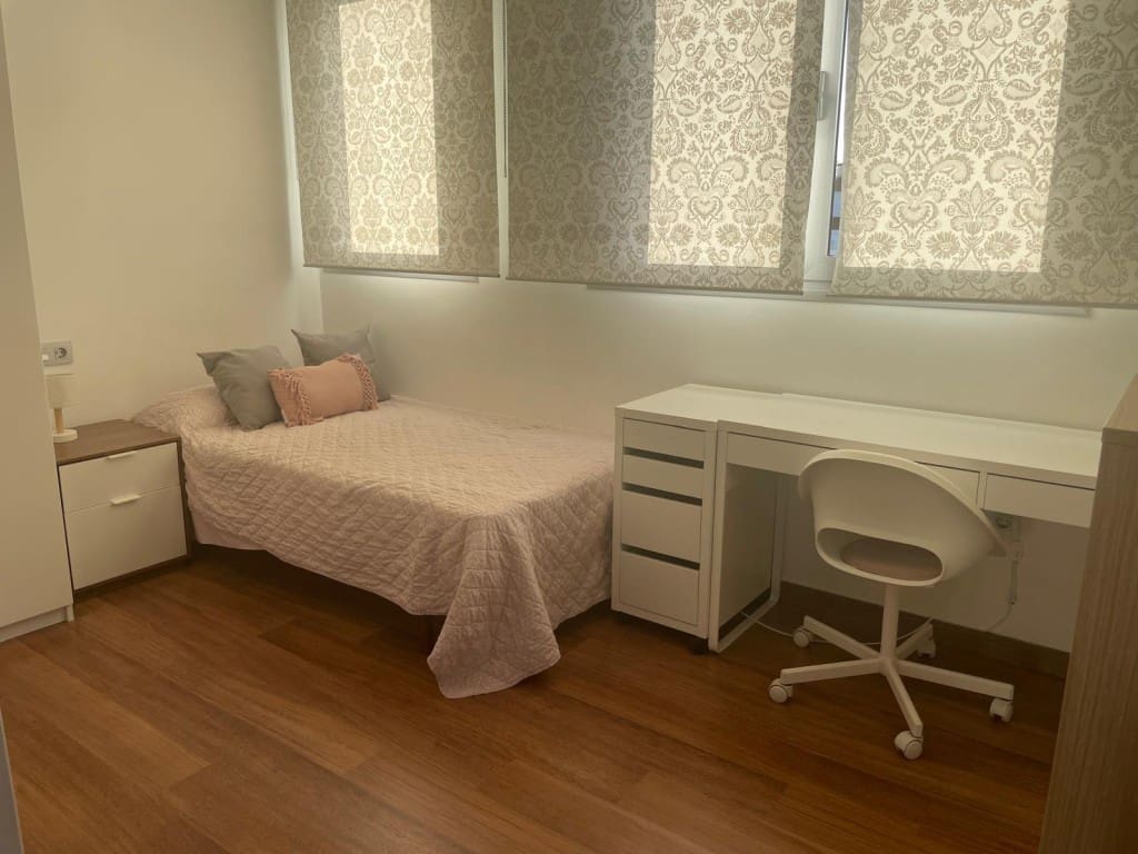 3 soveværelse Villa til salg i Mil Palmeras med swimmingpool - € 565.000 (Ref: 9151812)