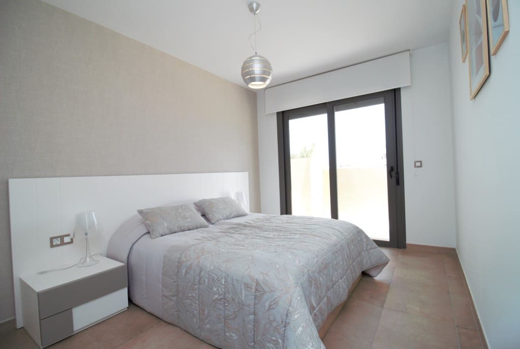 2 soveværelse Penthouse til salg i Arenales del Sol med swimmingpool - € 352.000 (Ref: 9159330)