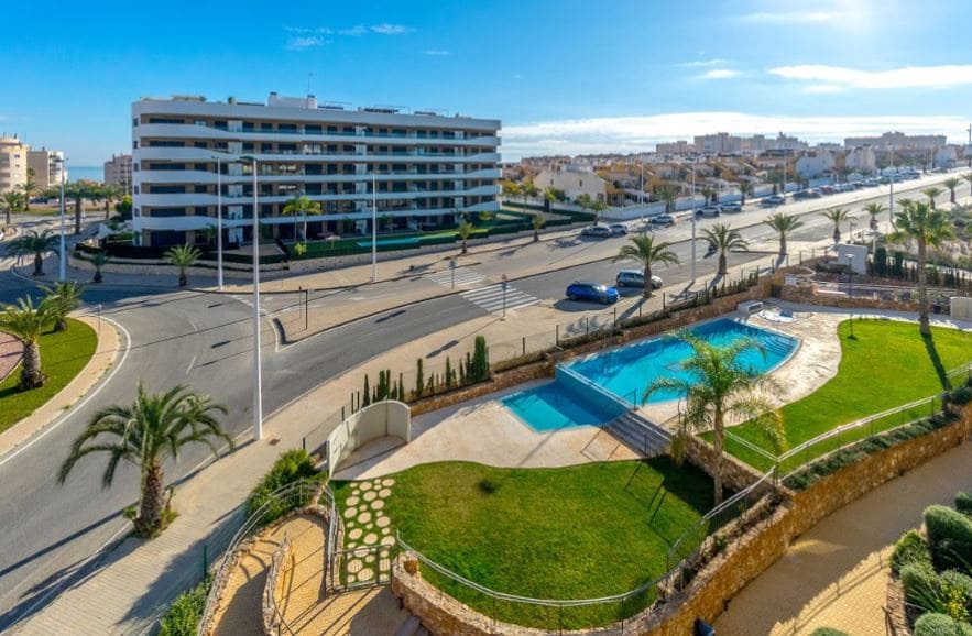 2 soveværelse Penthouse til salg i Arenales del Sol med swimmingpool - € 352.000 (Ref: 9159330)
