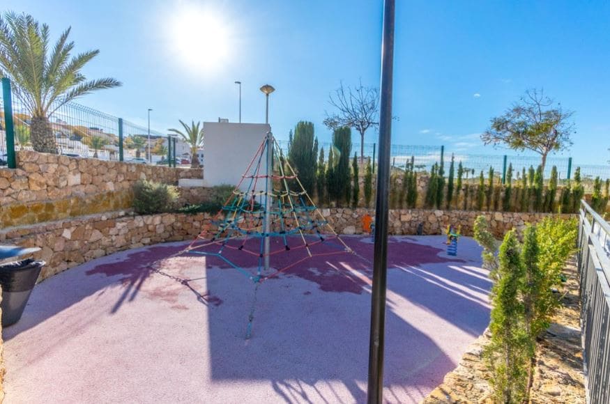 2 soveværelse Penthouse til salg i Arenales del Sol med swimmingpool - € 352.000 (Ref: 9159330)