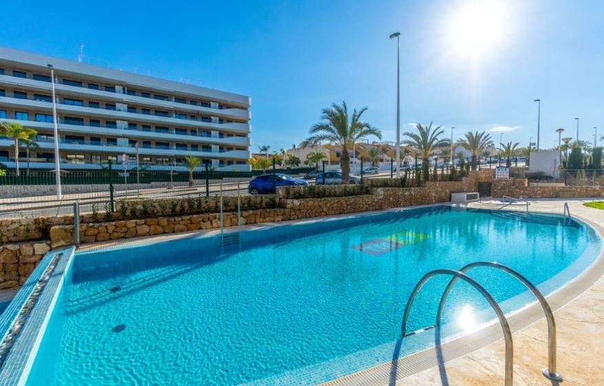 2 soveværelse Penthouse til salg i Arenales del Sol med swimmingpool - € 352.000 (Ref: 9159330)