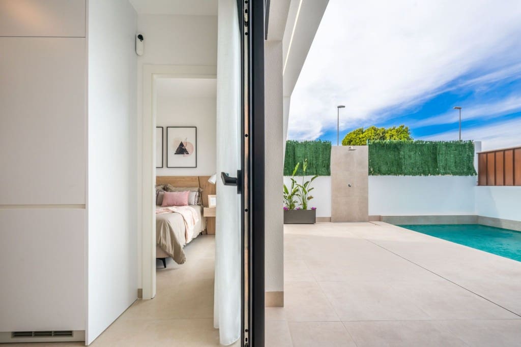 3 bedroom Villa for sale in Roldan with pool - € 379,950 (Ref: 9159333)