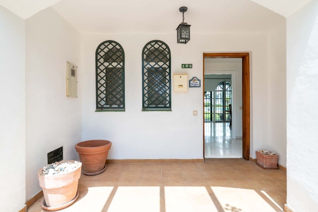 3 soverom Hus til salgs i Nueva Andalucia med svømmebasseng garasje - € 499 999 (Ref: 9169443)