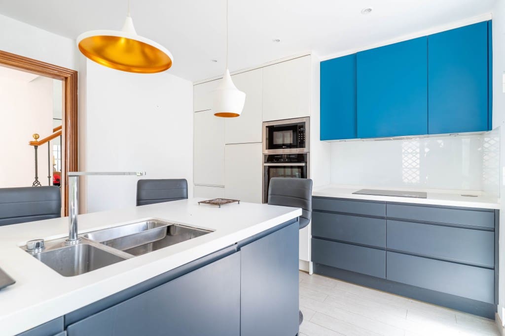 3 soverom Hus til salgs i Nueva Andalucia med svømmebasseng garasje - € 499 999 (Ref: 9169443)