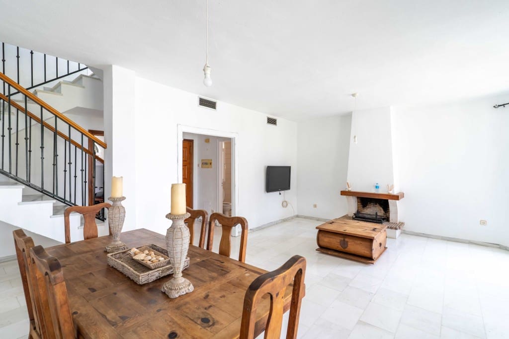 3 soverom Hus til salgs i Nueva Andalucia med svømmebasseng garasje - € 499 999 (Ref: 9169443)