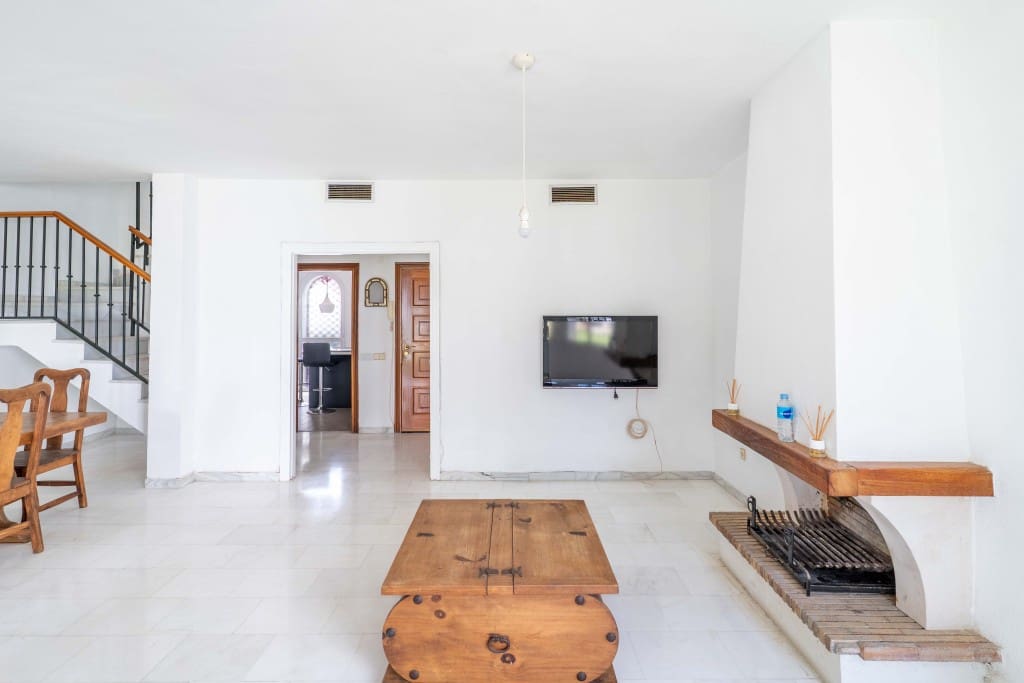 3 soverom Hus til salgs i Nueva Andalucia med svømmebasseng garasje - € 499 999 (Ref: 9169443)