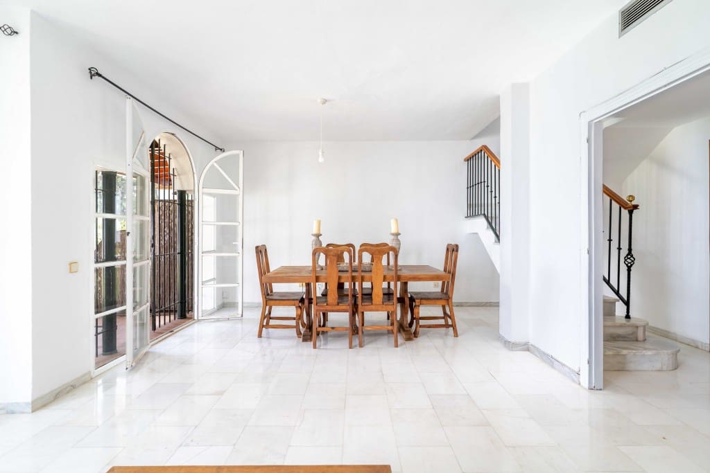 3 soverom Hus til salgs i Nueva Andalucia med svømmebasseng garasje - € 499 999 (Ref: 9169443)