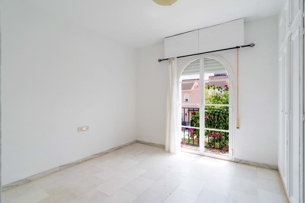 3 soverom Hus til salgs i Nueva Andalucia med svømmebasseng garasje - € 499 999 (Ref: 9169443)