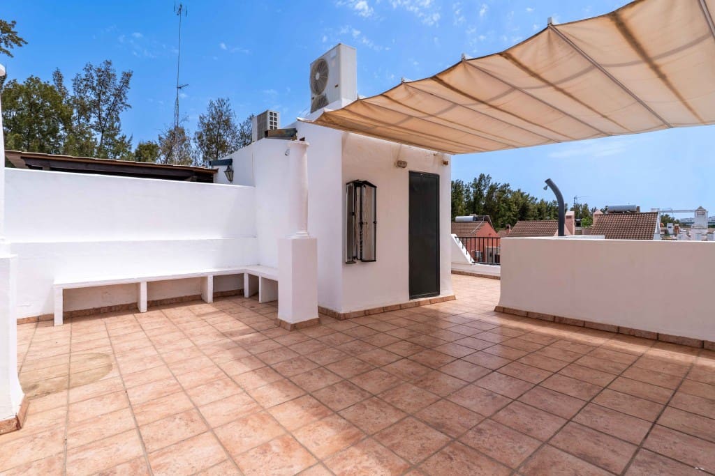 3 soverom Hus til salgs i Nueva Andalucia med svømmebasseng garasje - € 499 999 (Ref: 9169443)