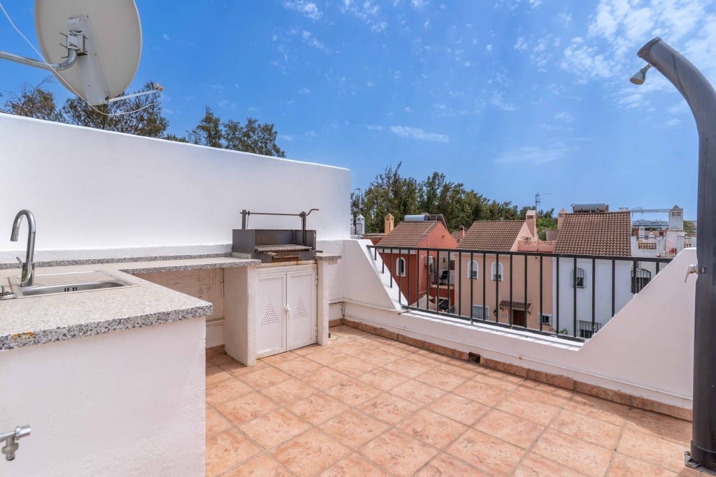 3 soverom Hus til salgs i Nueva Andalucia med svømmebasseng garasje - € 499 999 (Ref: 9169443)