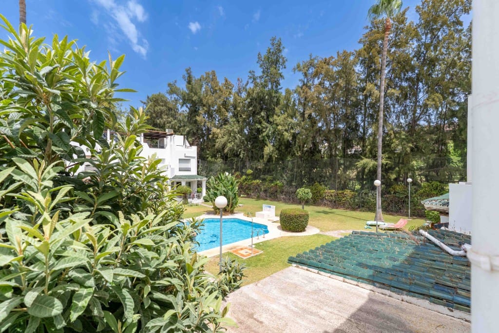 3 soverom Hus til salgs i Nueva Andalucia med svømmebasseng garasje - € 499 999 (Ref: 9169443)