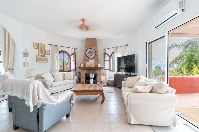 4 chambre Villa/Maison à vendre à Nerja avec piscine - 1 050 000 € (Ref: 9193629)