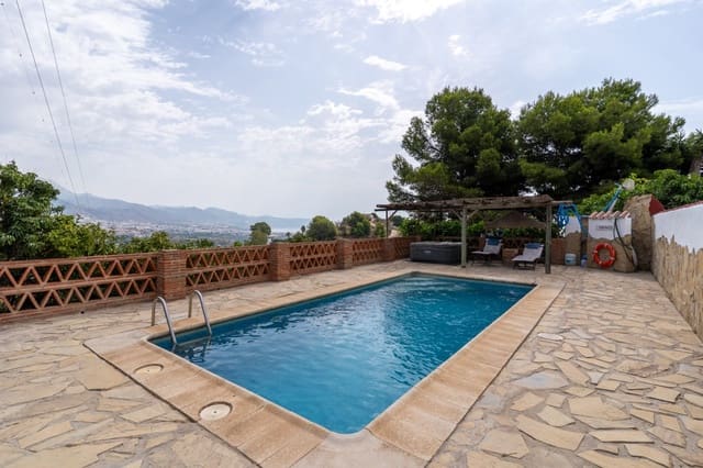 4 chambre Villa/Maison à vendre à Nerja avec piscine - 1 050 000 € (Ref: 9193629)