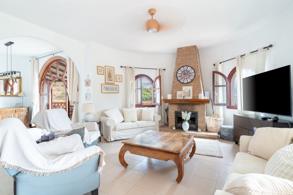 4 soveværelse Villa til salg i Nerja med swimmingpool - € 1.050.000 (Ref: 9193629)