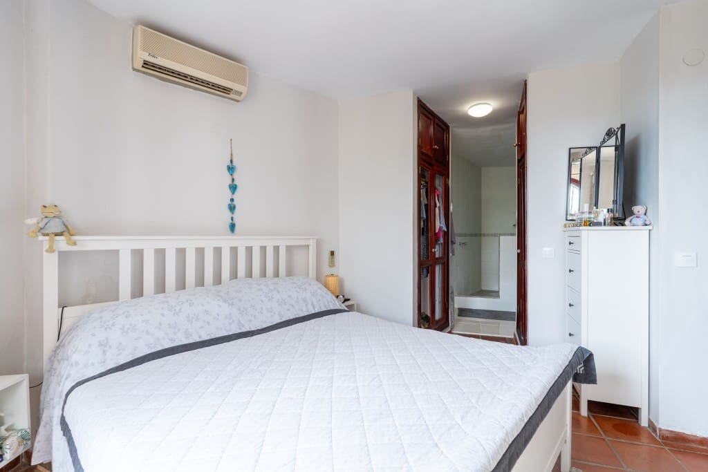 4 soveværelse Villa til salg i Nerja med swimmingpool - € 1.050.000 (Ref: 9193629)