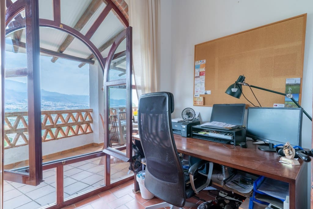 4 soveværelse Villa til salg i Nerja med swimmingpool - € 1.050.000 (Ref: 9193629)