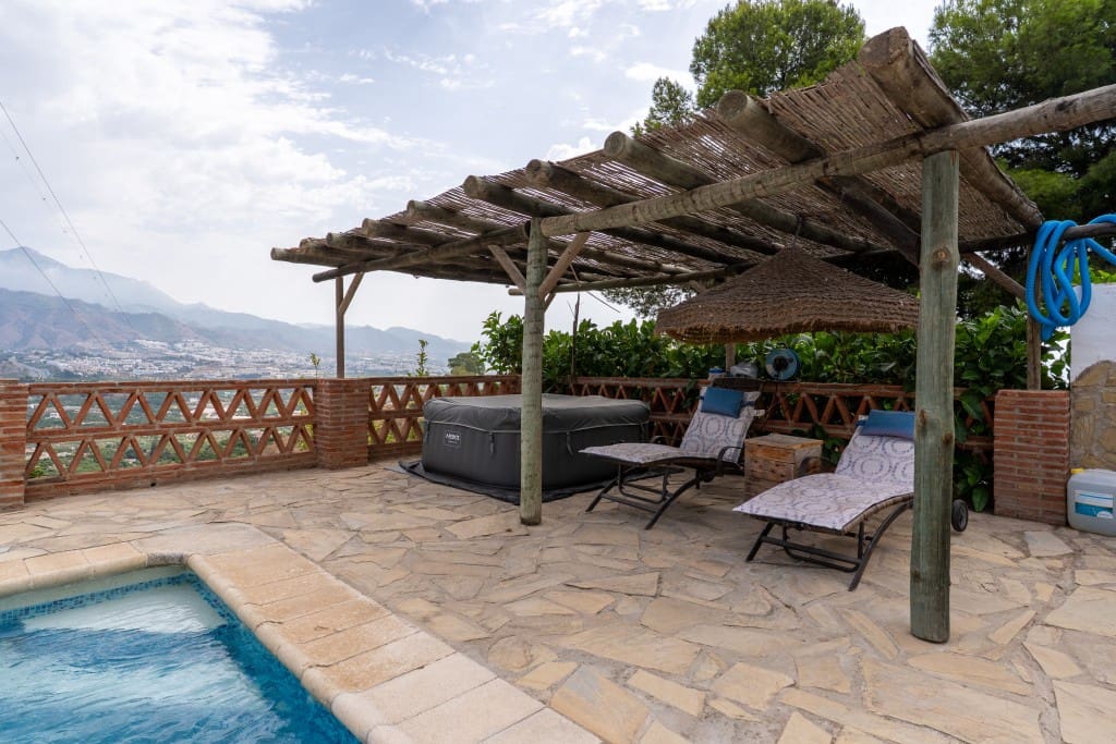 4 soveværelse Villa til salg i Nerja med swimmingpool - € 1.050.000 (Ref: 9193629)