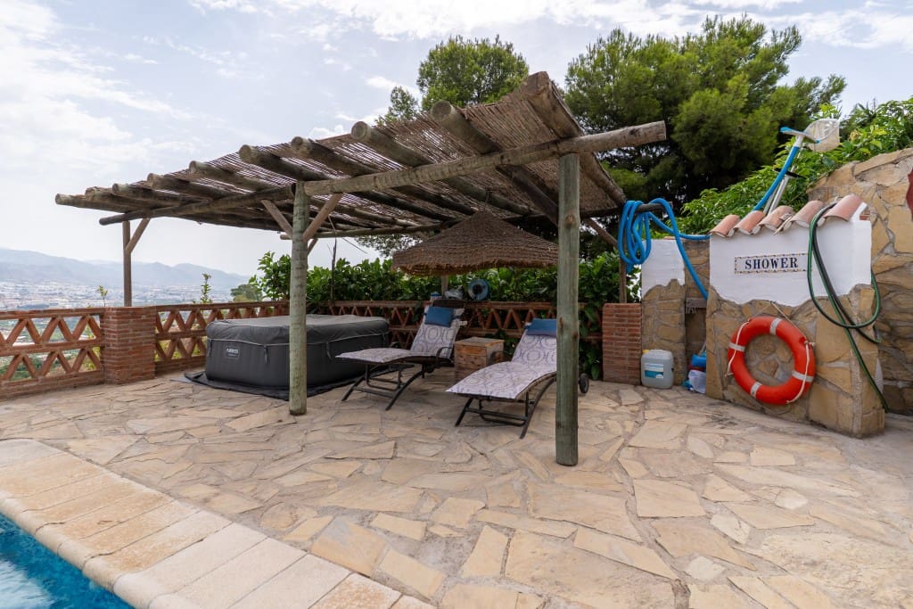 4 soveværelse Villa til salg i Nerja med swimmingpool - € 1.050.000 (Ref: 9193629)