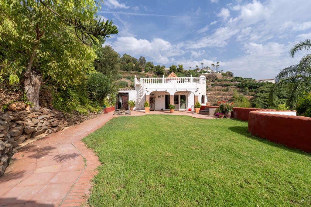 4 soveværelse Villa til salg i Nerja med swimmingpool - € 1.050.000 (Ref: 9193629)