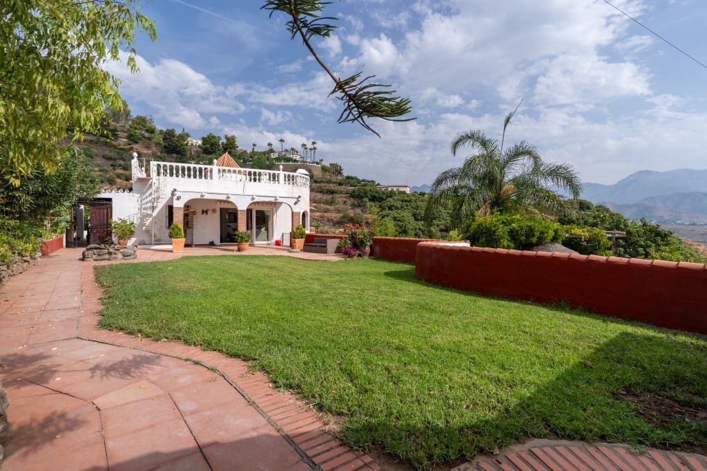 4 soveværelse Villa til salg i Nerja med swimmingpool - € 1.050.000 (Ref: 9193629)