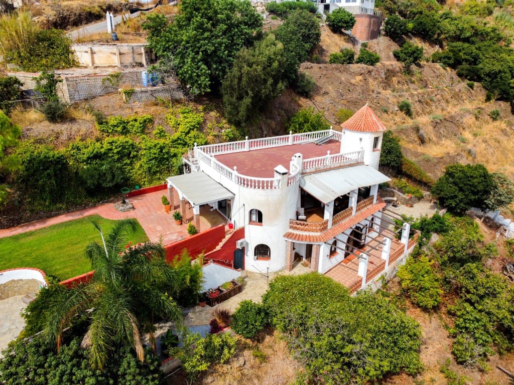 4 soveværelse Villa til salg i Nerja med swimmingpool - € 1.050.000 (Ref: 9193629)